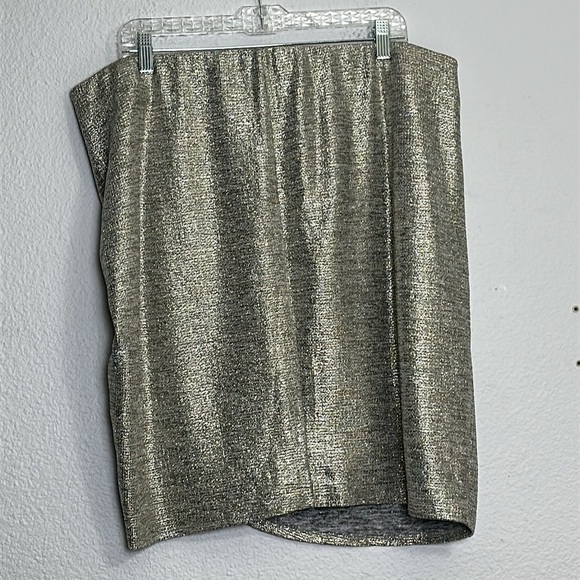 Torrid Mini Foil Knit Tulip Silver Skirt Womens Size 2X NWT Party Cocktail - Picture 3 of 8
